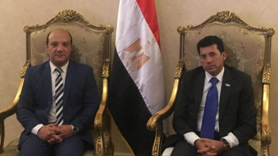 د. إيهاب أمين رئيس اتحاد الجمباز مع وزير الرياضة