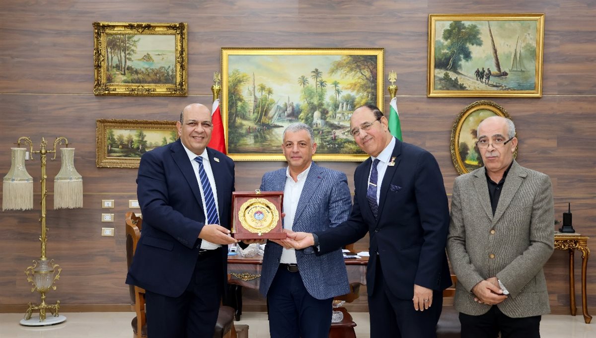 رئيس اتحاد الكونغ فو يبحث مع محافظ الإسماعيلية إقامة معسكر تدريبي دولي