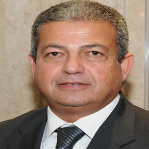 خالد عبد العزيز