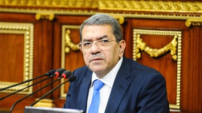 وزير المالية أمام 
