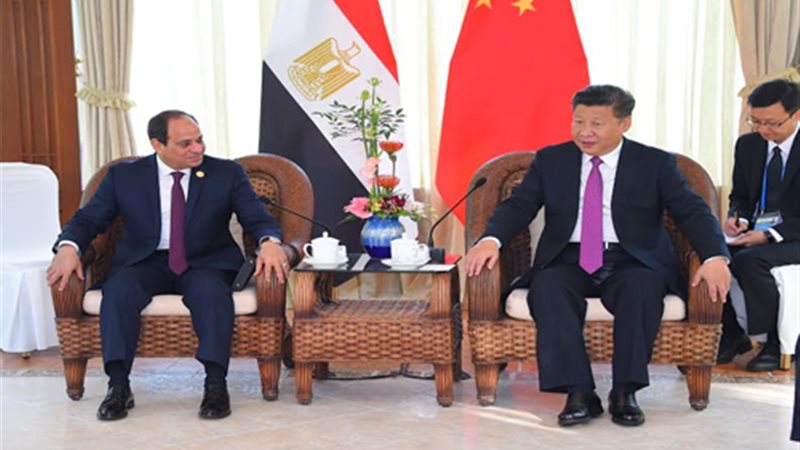 الرئيس يعقد لقاءً