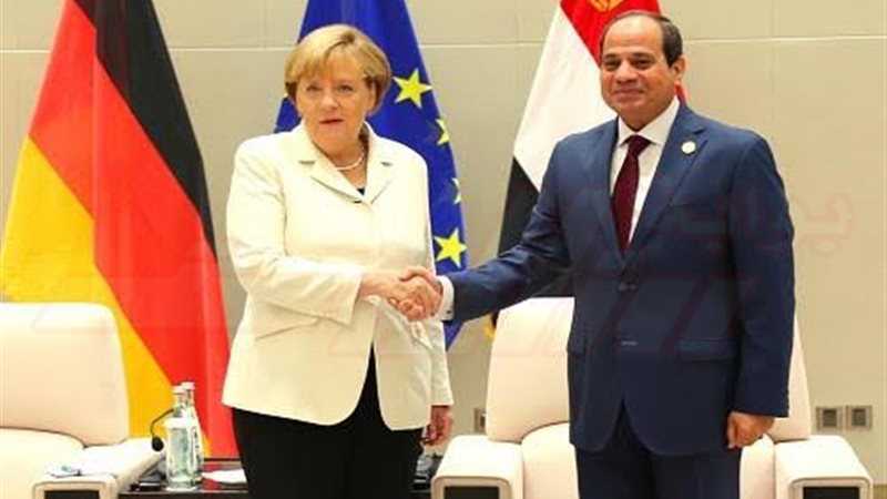 بالصور.. ميركل تشيد