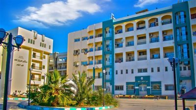 12طبيبًا وطبيبة من 4 جامعات ينفذون بروتوكول التعاون الطبي بمستشفى العريش