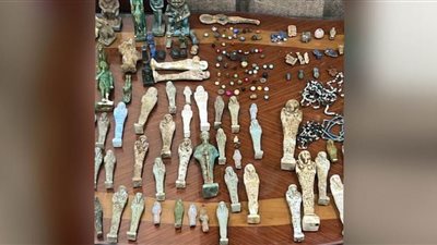 النيابة العامة: حبس متهم لاتجاره في 295 قطعة مشتبه في أثريتها