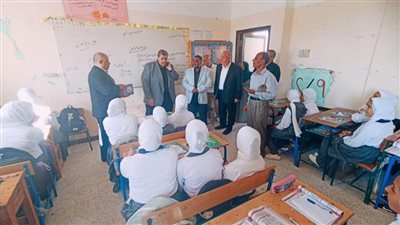وكيل وزارة التربية والتعليم يتابع انتظام الدراسة بمدرسة حمدان الخليلي