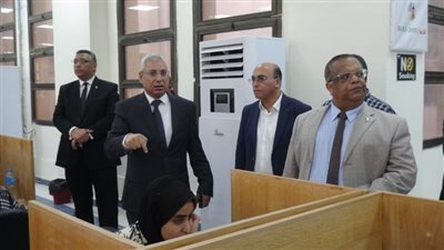 660 طالبًا وطالبة بالفرقة الثالثة بطب المنيا يؤدون الاختبارات الإلكترونية لنهاية العام