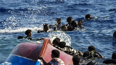 البعثة الأممية لدى ليبيا تدين حادثة مقتل 15 مهاجرًا وطالب لجوء في صبراتة