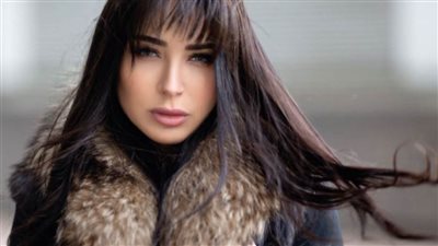 ساندي تفاجئ عروسين أثناء حفل زفافهما (فيديو)