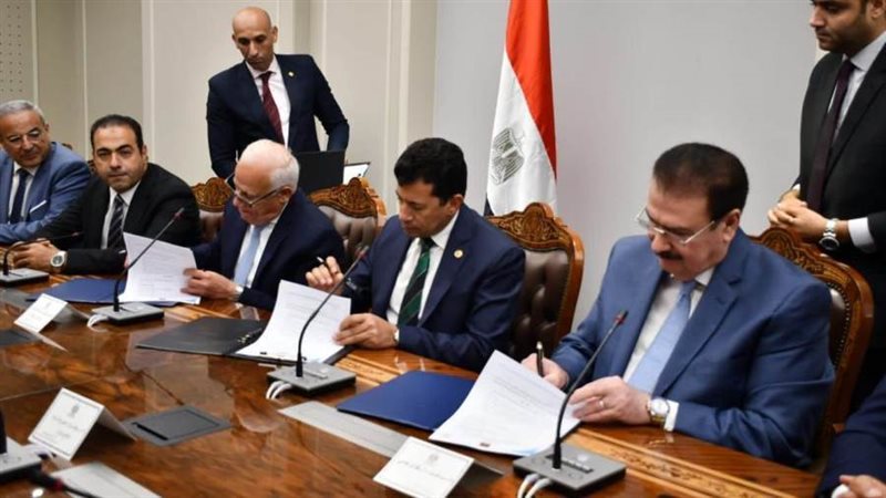 وزير الشباب والمهندس