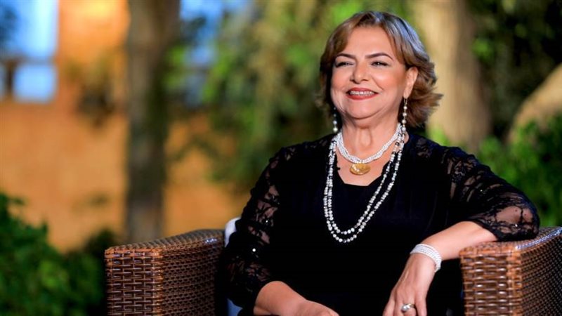 الفنانة عزة لبيب