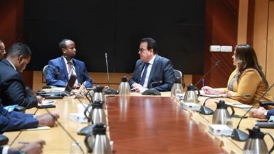 وزير الصحة يبحث مع نظيره الصومالي التعاون في القطاع الصحي بين البلدين
