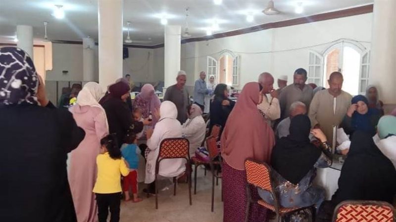 الكشف على 300 مواطنا