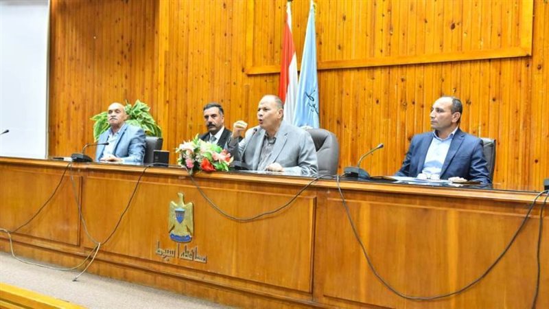 محافظ أسيوط يترأس