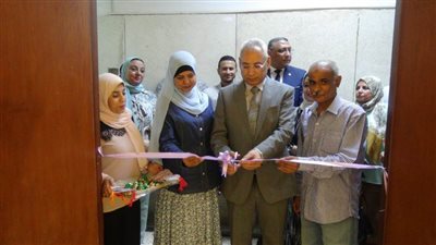 د. فرحات يفتتح المعرض الطلابي لمادة التدريب الميداني لـ