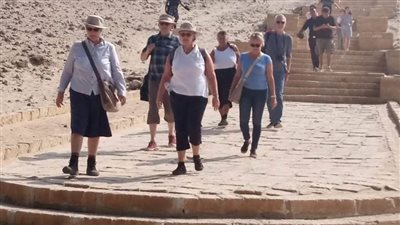 وفد سياحى من ألمانيا وإنجلترا يزور منطقة بنى حسن الأثرية بالمنيا