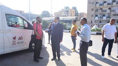 رئيس جامعة سوهاج يتابع بدء تشغيل أتوبيسات جديدة تم تخصيصها لنقل الطلاب بين مقريها