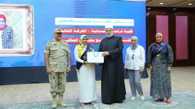 تكريم أسر الشهداء وذوي الهمم بالندوة التثقيفية المشتركة بين الأزهر والقوات المسلحة