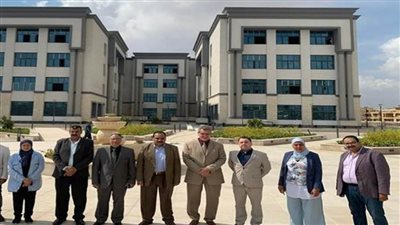 عميد كلية الطب بجامعة كييل بإنجلترا يتفقد جامعة بنها الأهلية بالعبور