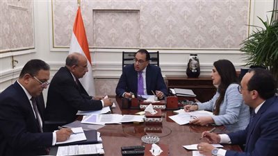 رئيس الوزراء يلتقي وزير قطاع الأعمال لمتابعة ملفات عمل الوزارة