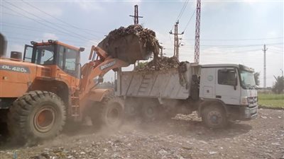 رفع التراكمات بالمقلب الوسيط ونقله إلى الظهير الصحراوي الشرقي بسمالوط