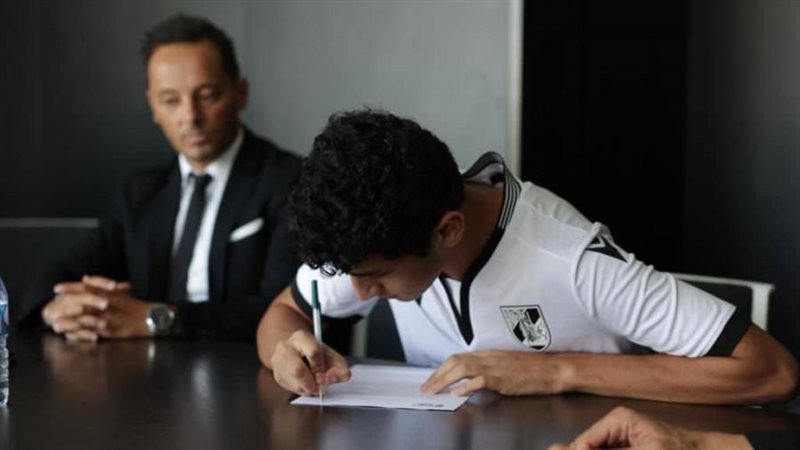 جانب من جلسة توقيع