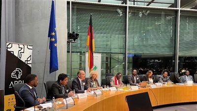 سفير مصري في برلين يطرح في البوندستاج أولويات الرئاسة لمؤتمر COP27