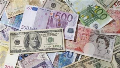 الجنيه الإسترليني يرتفع مقابل الدولار واليورو