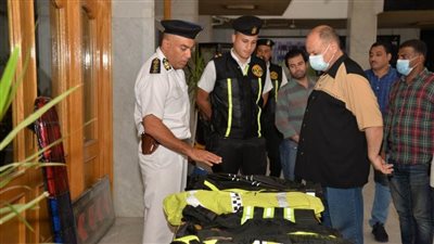 محافظ أسيوط يتفقد بعض الوسائل والأدوات المرورية الجديدة التي سيتم دعم الشوارع بها