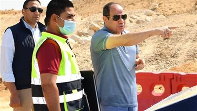 الرئيس السيسي يتفقد الأعمال الإنشائية لتطوير عدد من الطرق والمحاور بالقاهرة الكبرى