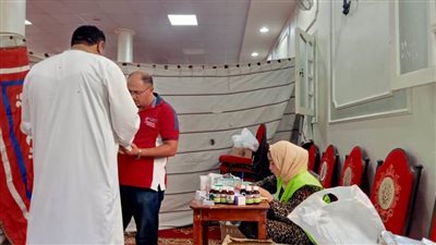 الكشف على المواطنين وتجريع الماشية بقافلة سكانية شاملة بقرية النخلة القبلية بالبحيرة