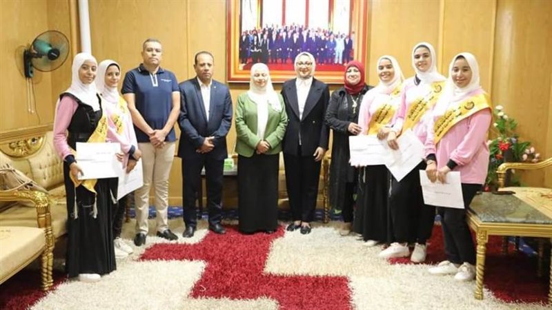 نائب المحافظ تكرم