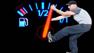 تشجيع البريطانيين على عدم القيادة بسرعة لتوفير البنزين: 