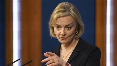 كبار المحافظين يسعون للإطاحة برئيسة الوزراء البريطانية الجديدة