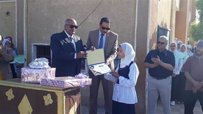 وكيل تعليم بنى سويف يشهد طابور الصباح بمدرسة سمسطا الإعدادية بنات