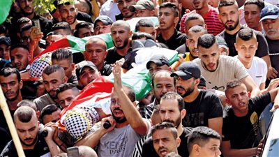 استشهاد فلسطيني مُتأثرًا بجروحه..والاحتلال يعتقل 7 من الضفة الغربية