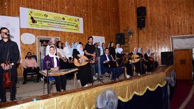 كلية التربية النوعية بسوهاج تستقبل طلابها الجدد وتفتتح معرضاً للمشغولات الفنية