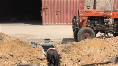 محافظ دمياط : تنفيذ بالوعات لصرف مياه الأمطار بطريق السيالة / بورسعيد