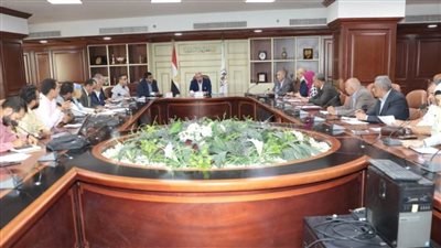 محافظ بني سويف يوجه بتسريع لمشروعات المبادرة  الرئاسية 