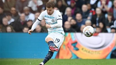 «ماونت» يقود تشيلسي للفوز على أستون فيلا بثنائية نظيفة في البريميرليج