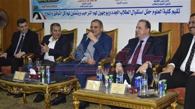 رئيس جامعة كفر الشيخ يستقبل الطلاب الجدد بكلية العلوم ويكرم المتفوقين