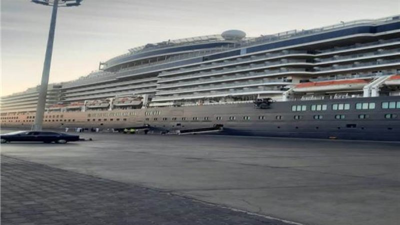 وصول سفينة سياحية