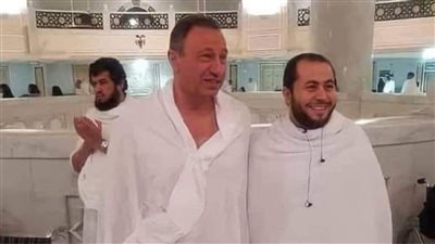 الخطيب يؤدي مناسك العمرة قبل استكمال رحلة علاجه