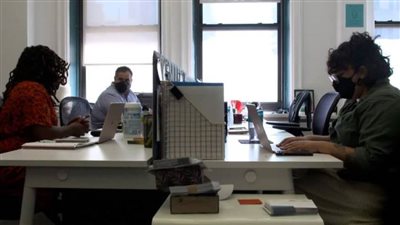 لماذا النساء في الأدوار القيادية أكثر عرضة للاستقالة وإهدار فرصتهن في الترقي