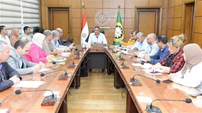 محافظ الدقهلية يناقش مشروع تطوير مصرف كيتشنر لتوفير بيئة صحية