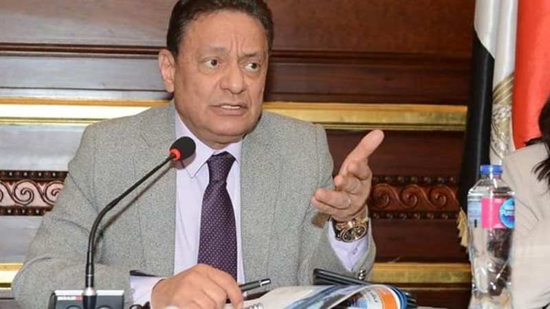 الكاتب الصحفي كرم