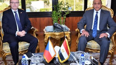 وزير الطيران يلتقي سفير جمهورية التشيك لتعزيز سبل التعاون بين البلدين 