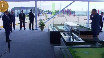 جولة تفقدية للرئيس السيسي بمجمع مصانع الشركة المصرية للرمال السوداء بالبرلس