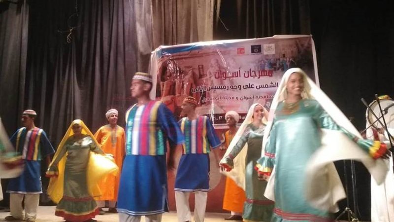 جانب من العرض الفنية