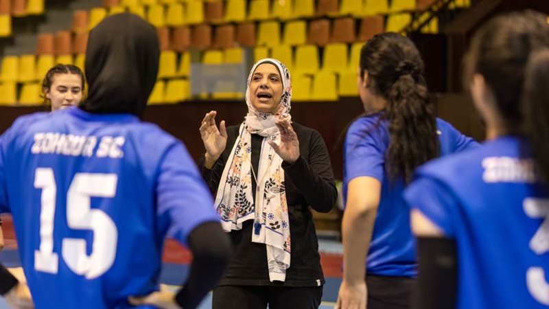 سيدات طائرة الزهور