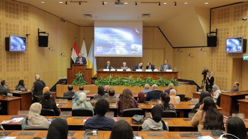 ندوة الكون بين تحديات